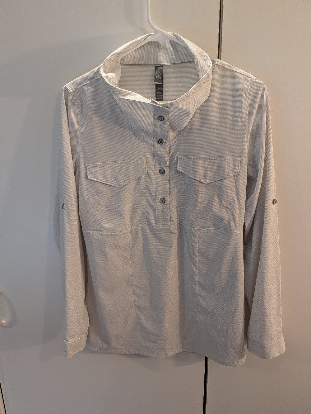 Mountain Hard Wear Light Gray Long-Sleeve Henley Shirt - Woman XS